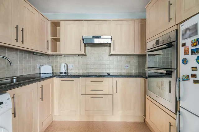 Du Cros Drive, Stanmore, HA7, photo 2