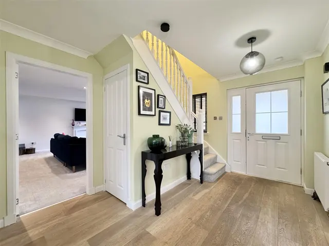 Photo 3 — Greenoakhill Place, Uddingston, Glasgow, G71 7QY