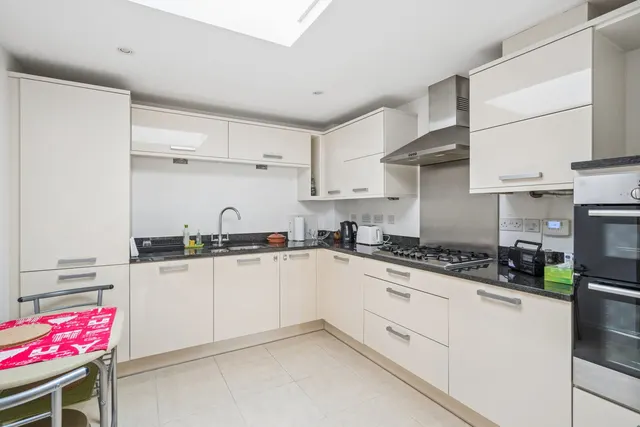 Brookdene Drive, Northwood, HA6, photo 3