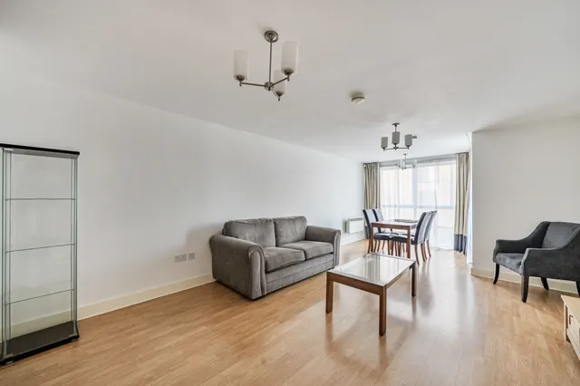 Photo 2 — 5 Avante Court, The Bittoms, Kingston upon Thames