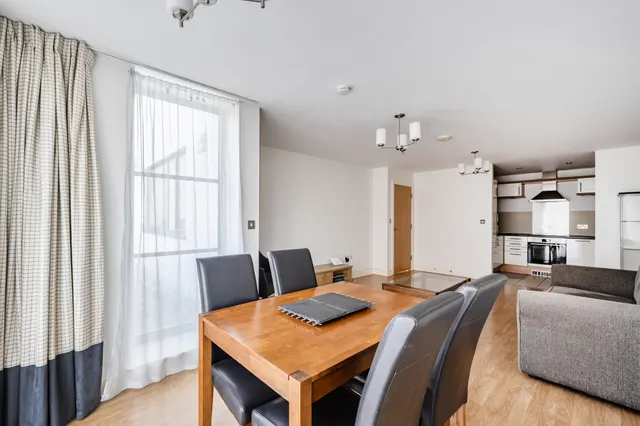 Photo 3 — 5 Avante Court, The Bittoms, Kingston upon Thames