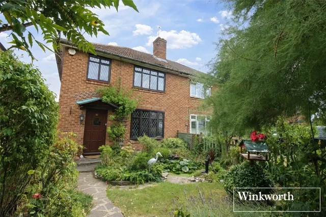 Featherstone Gardens, Borehamwood, Hertfordshire, WD6, photo 1