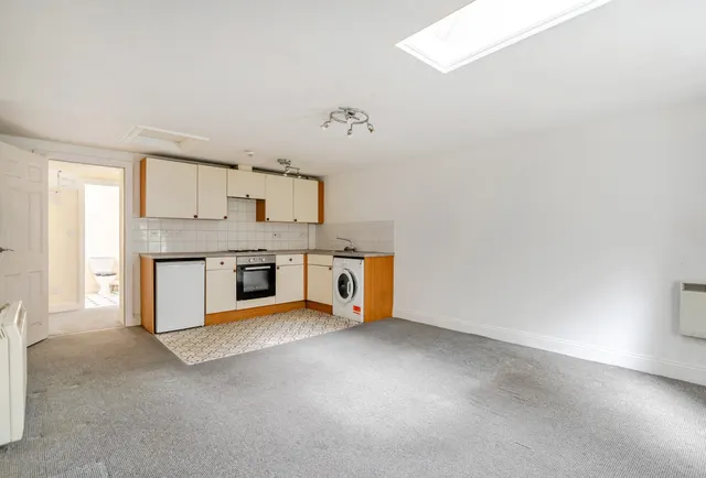 Photo 3 — Willsbridge House, Willsbridge Hill, BS30 6EX