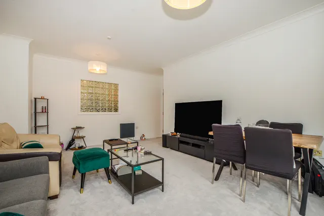 Stonegrove, Edgware Fees Apply, HA8, photo 2