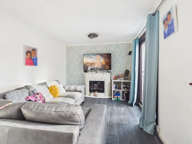 Harefield Road, Blackthorn, NN3, photo 2