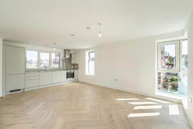 Photo 2 — Northcote Road, London, SW11