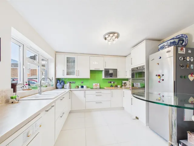Tamar Close, Hawkslade, photo 3