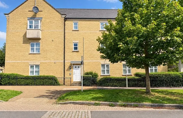 Photo 2 — Elmhurst Way, Carterton, Oxfordshire, OX18