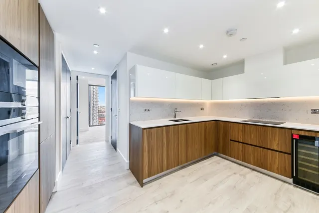Photo 2 — Neroli House, Flat 1502, Neroli House, 14 Piazza Walk, Goodman' S Fields, Aldgate, E1