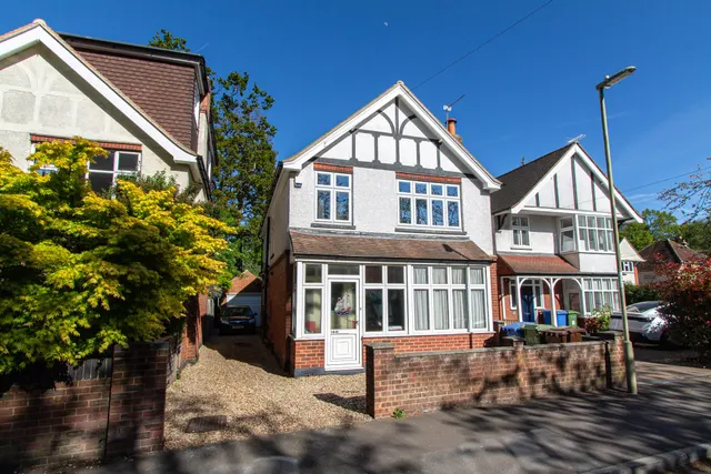 Farnborough Road, Farnborough, GU14 7JJ, photo 1