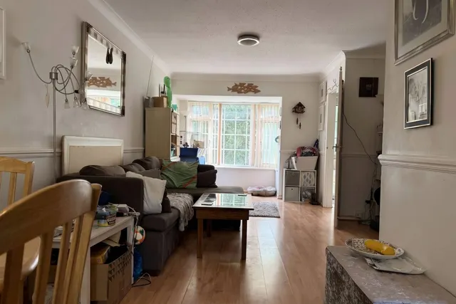 Trenchard Close, Hersham, KT12, photo 3