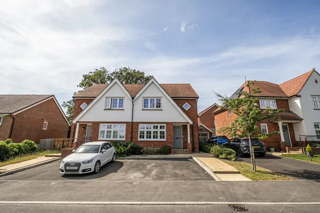 Falcon Road, Warminster, photo 1