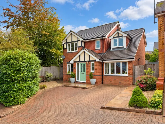 Emperor Close, Berkhamsted, photo 1