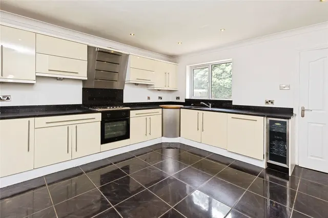 Whiteway Drive, Gresford, LL12, photo 2