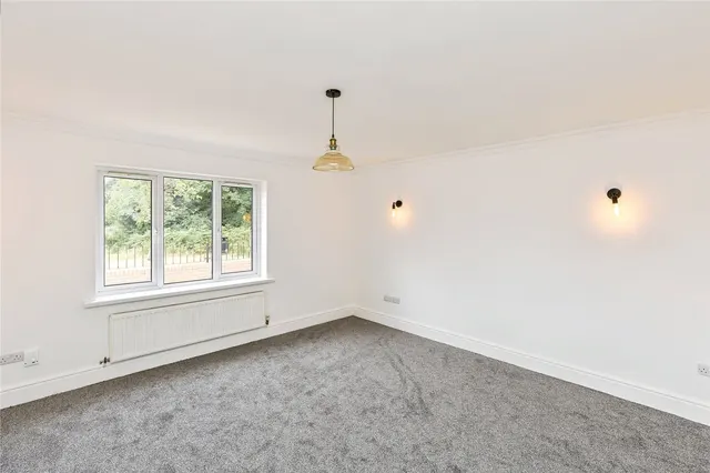 Whiteway Drive, Gresford, LL12, photo 3