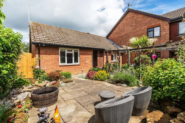 Barnfield Way, Hurst Green, RH8, photo 1