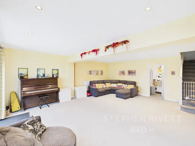 Winchester Close, Stowmarket, photo 3