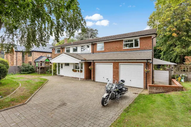 Woodfield Road, Stevenage, SG1, photo 1