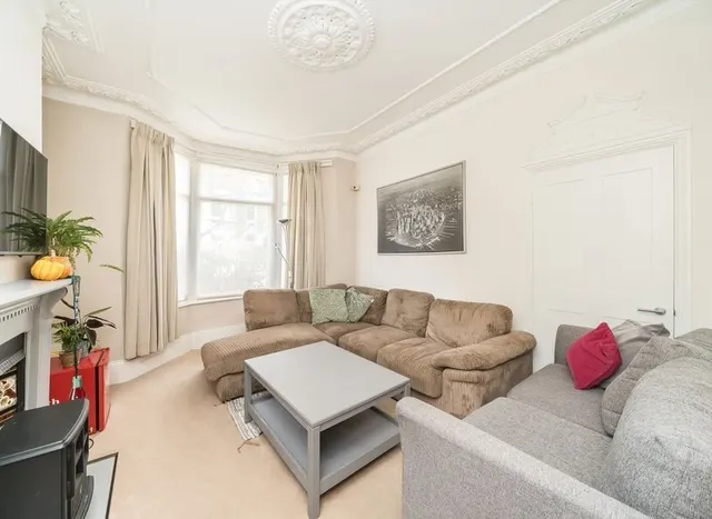 Photo 2 — Taybridge Road, Clapham Common North Side, SW11
