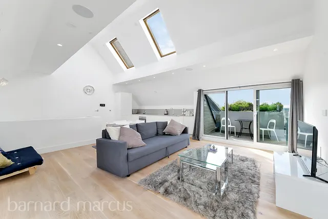 Ealing Green, Ealing, W5, photo 1