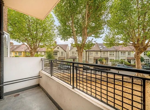 Photo 3 — Broomhouse Lane, Fulham, SW6