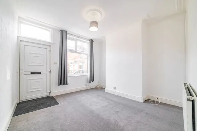 Glebe Street, Offerton, SK1, photo 2