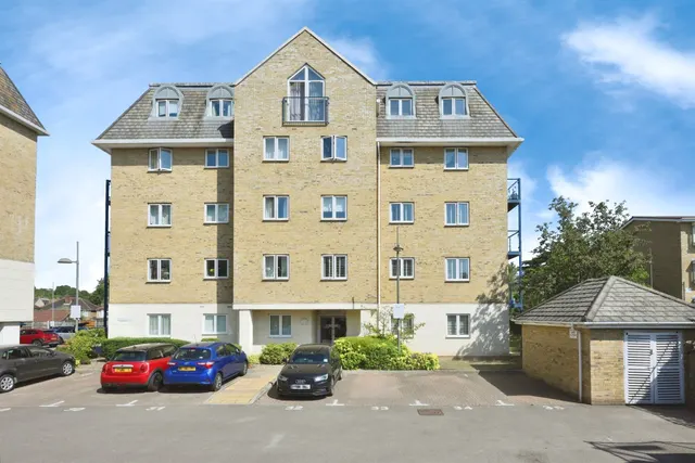 Taverners Way, Hoddesdon, photo 1