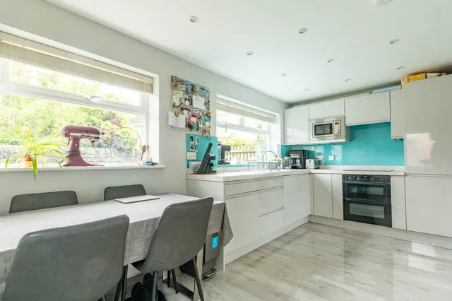 Springfield Grove, Bingley, BD16, photo 2