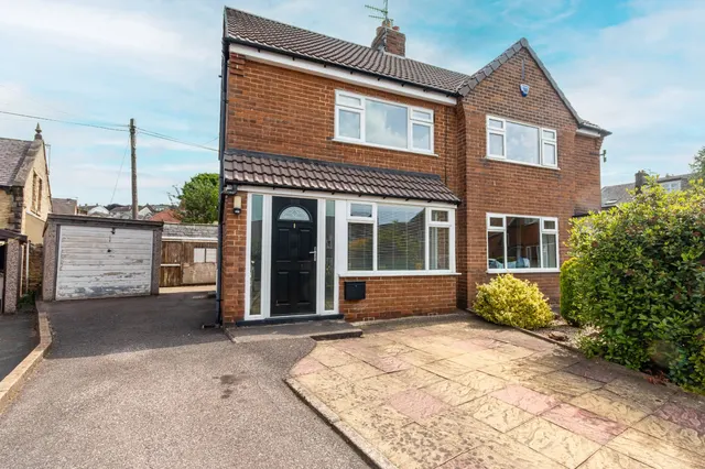 Springfield Grove, Bingley, BD16, photo 1