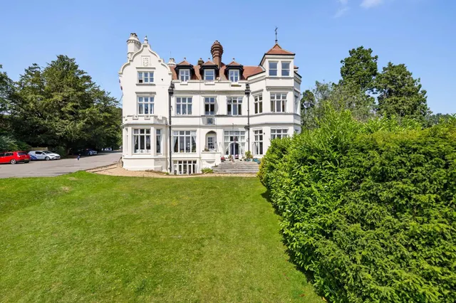 Flat 4, The Abbey Hammerwood Road, East Grinstead, Ashurst Wood, RH19 3SA, photo 1