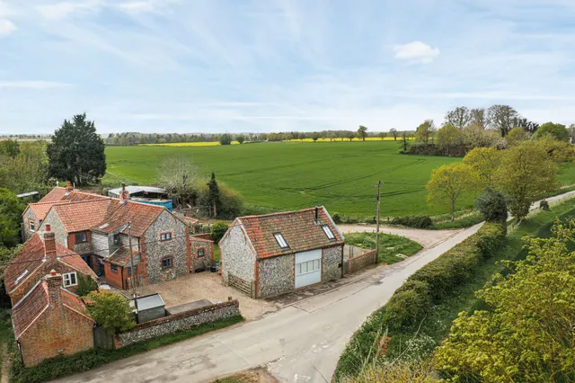 Extensively Enhanced Barn Conversion, photo 1