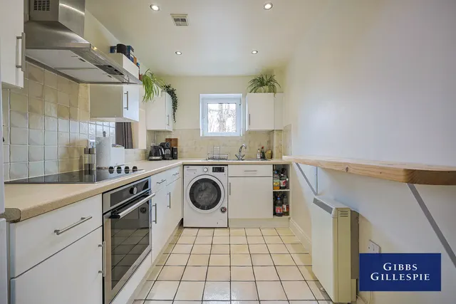 Holland Gardens, Brentford Fees Apply, TW8, photo 3