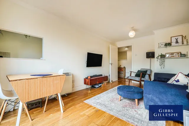 Holland Gardens, Brentford Fees Apply, TW8, photo 2