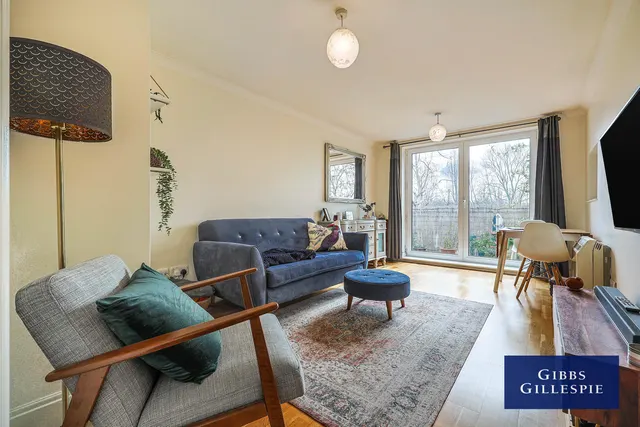 Holland Gardens, Brentford Fees Apply, TW8, photo 1