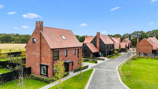 Barons Drive, Alfold, Cranleigh, Surrey, GU6 8BG, photo 1