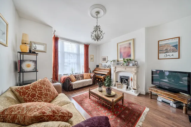 Photo 3 — Whittington Road, Bowes Park, London, N22