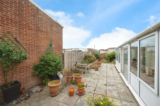 West Haye Road, Hayling Island, PO11, photo 3