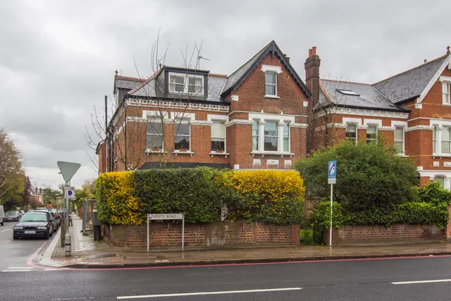 Trinity Road, London, SW18, photo 1