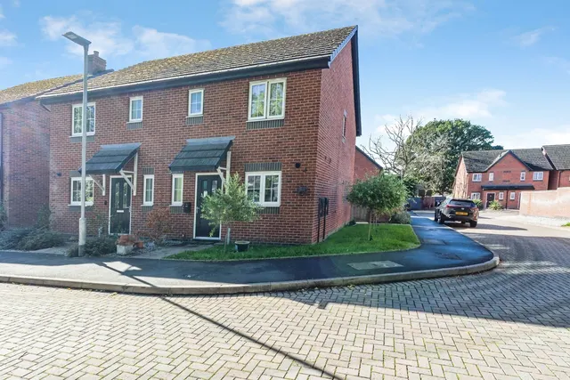 Manor Grove, Stafford, ST16, photo 1
