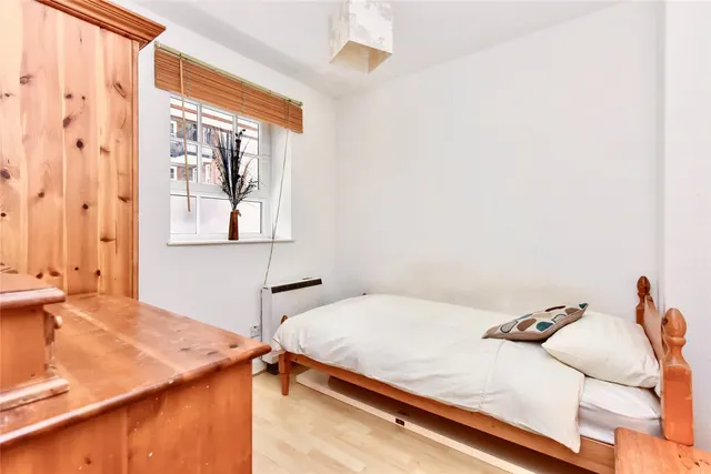 Ebury Bridge Road, London, SW1W, photo 3