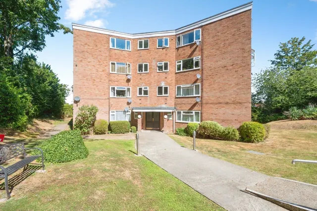 Runnymede Court, West End, Southampton, photo 1