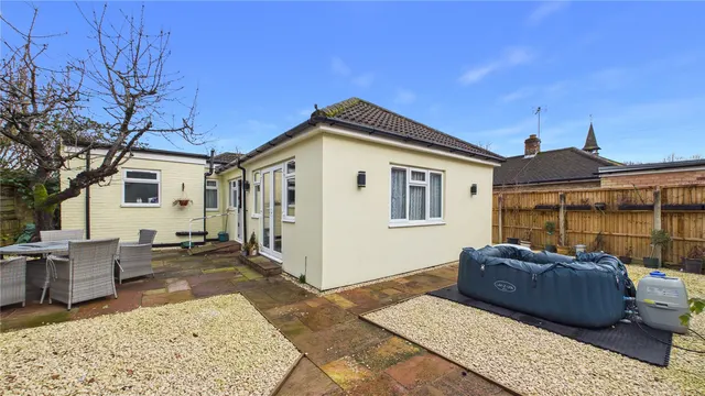 All Saints Road, Lightwater, GU18, photo 2