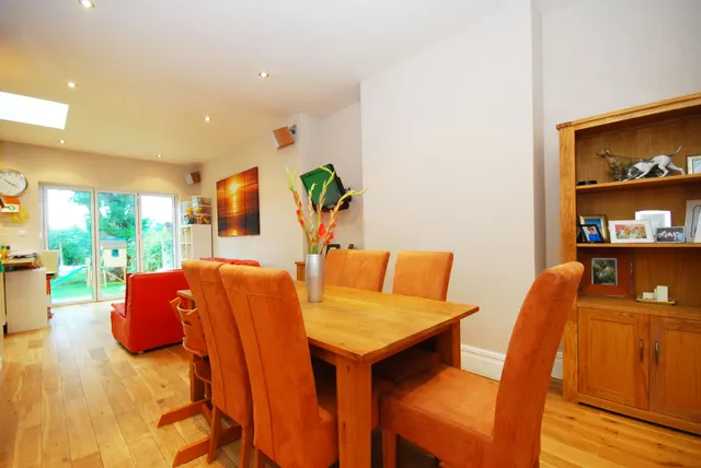 Photo 3 — 77 Queens Avenue, London