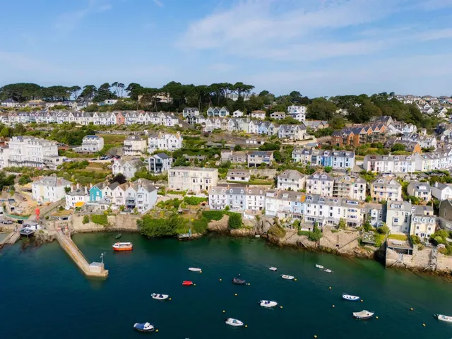Photo 3 — Esplanade, Fowey, Cornwall, PL23 1HZ