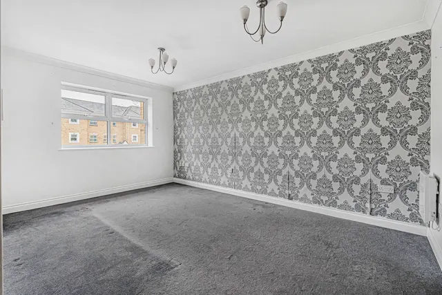 International Way, Sunbury-on-Thames, TW16, photo 2