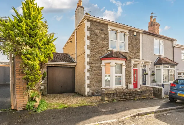 Photo 3 — Edgeware Road, South Gloucestershire, Staple Hill, BS16 4LZ