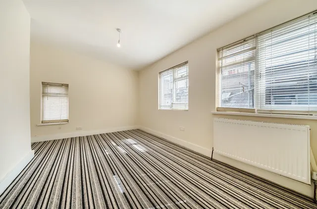 Upper Tooting Road, SW17, photo 3