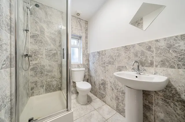 Upper Tooting Road, SW17, photo 2