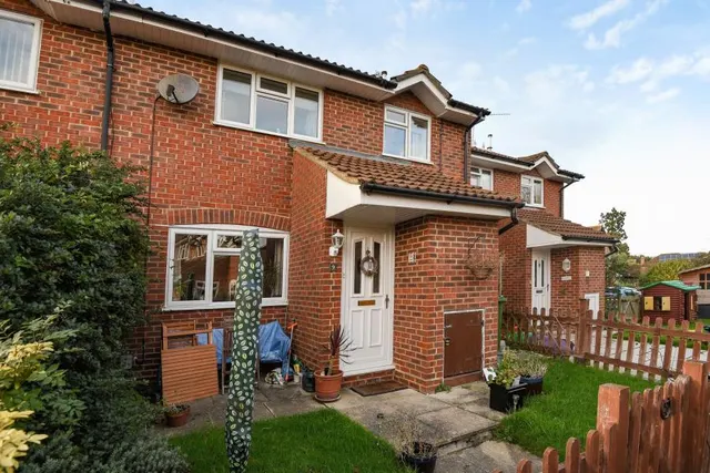 2 bedroom house, Rosebury Drive, Bisley, GU24