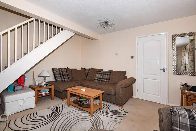 Rosebury Drive, Bisley, GU24, photo 2